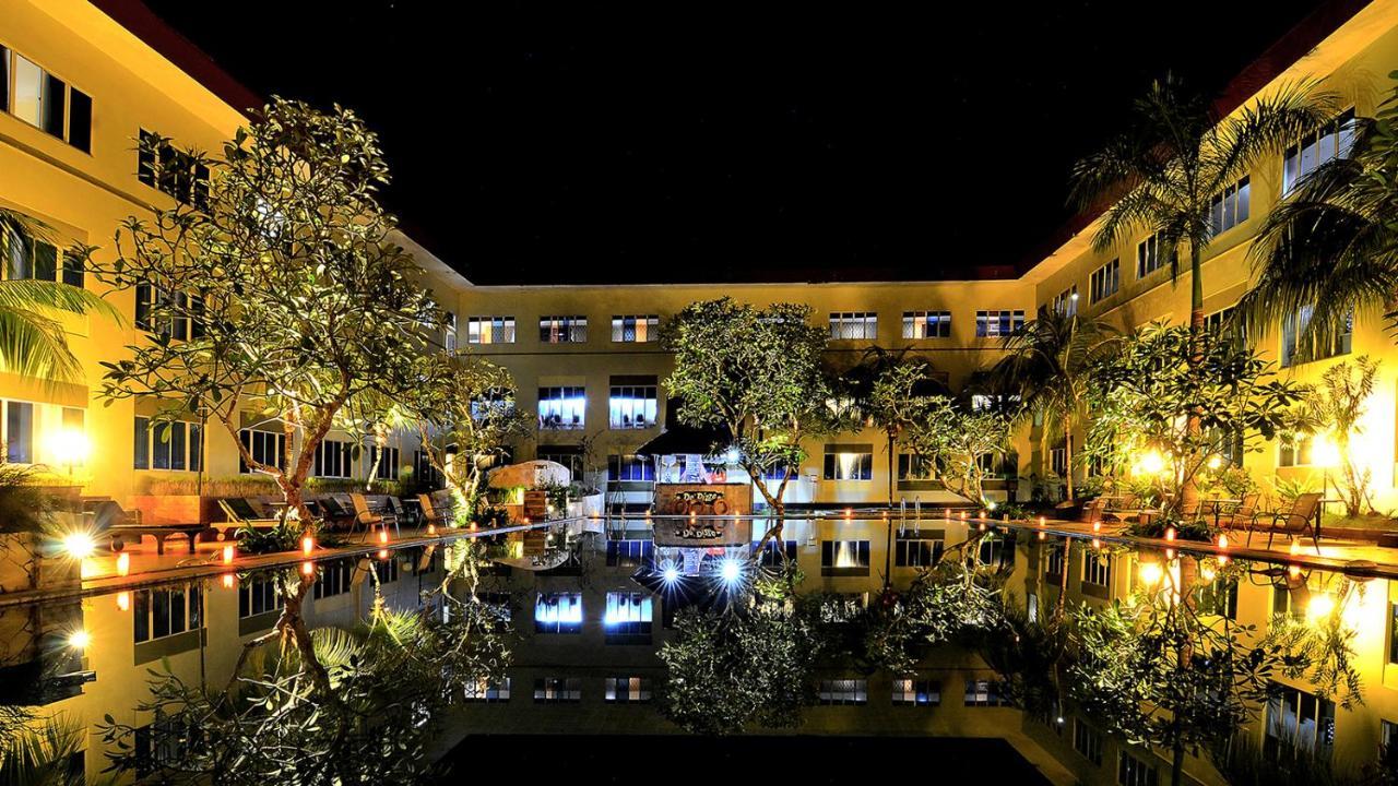 Aston Tanjung Pinang Hotel & Conference Center Extérieur photo