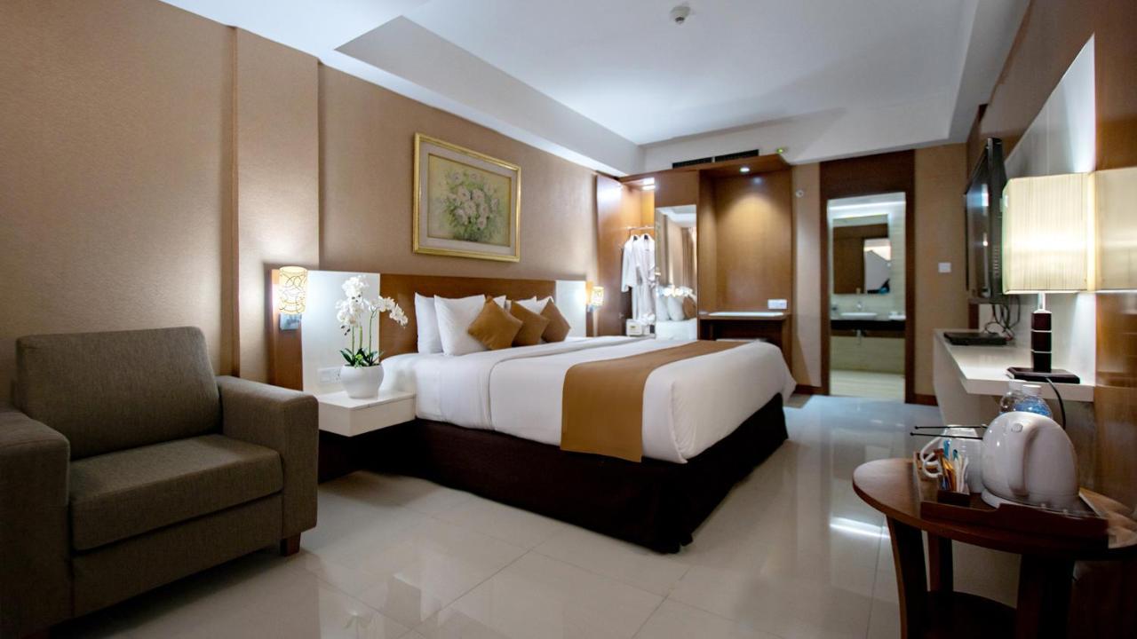 Aston Tanjung Pinang Hotel & Conference Center Extérieur photo