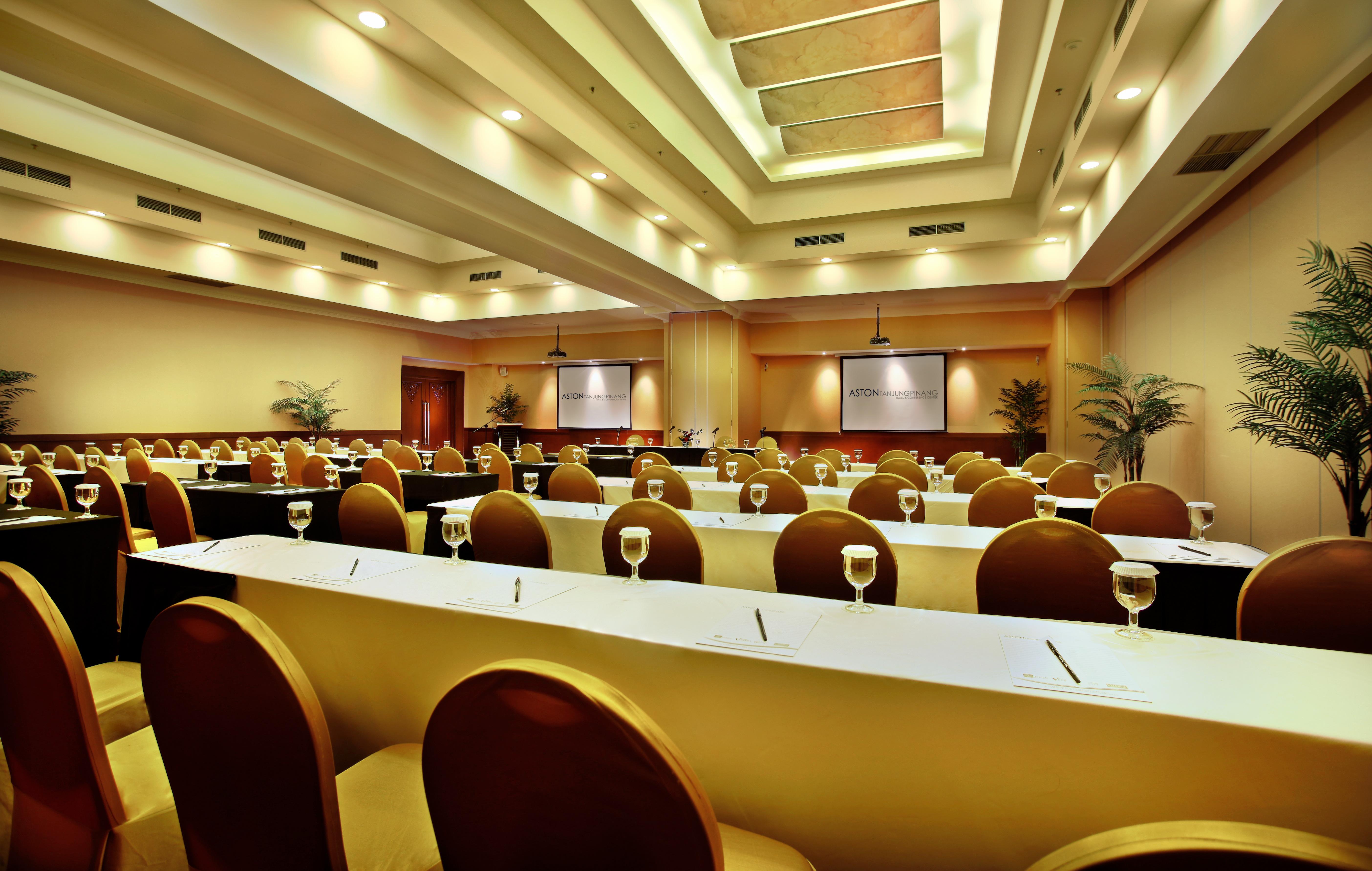 Aston Tanjung Pinang Hotel & Conference Center Extérieur photo